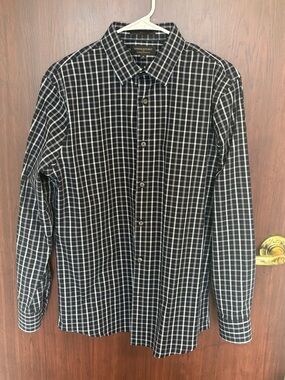 Banana Republic Men’s Navy & White Slim Fit Button-Down Shirt. Medium.